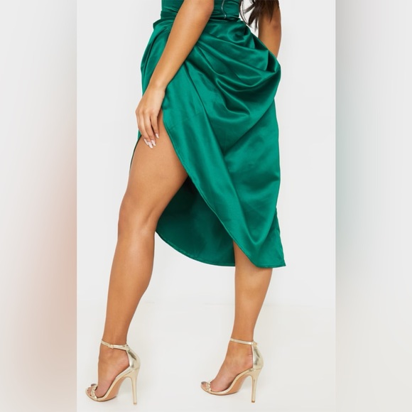 Emerald Green Satin Woven Ruched Side Midi Skirt - USA 4 - Picture 4 of 5